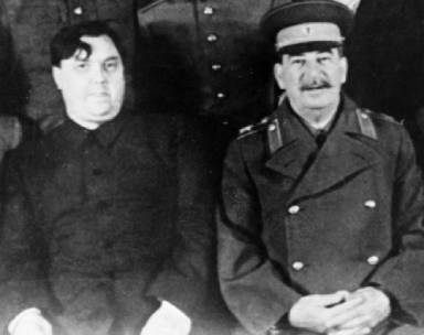 Георгий Маленков и Иосиф Сталин на даче И. Сталина в Кунцево. 1 октября 1947 года