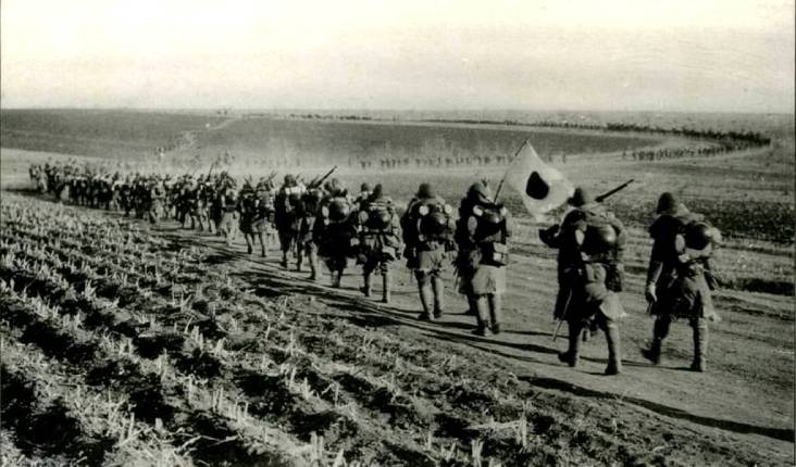  Японская оккупация Маньчжурии. Солдаты японской армии направляются в Харбин. 1932 год