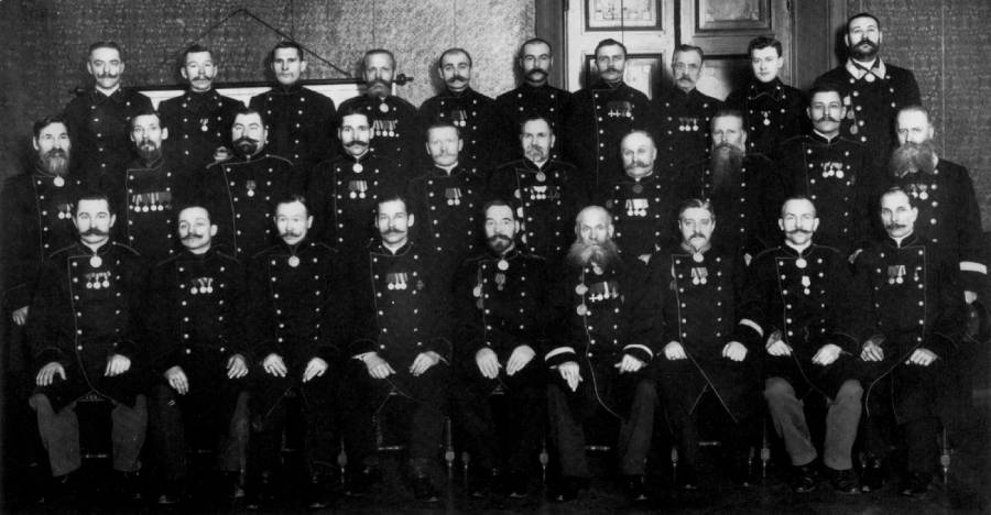 Группа служащих Министерства путей сообщения Российской империи. Санкт-Петербург. Фото Карла. Буллы. 1900-е годы