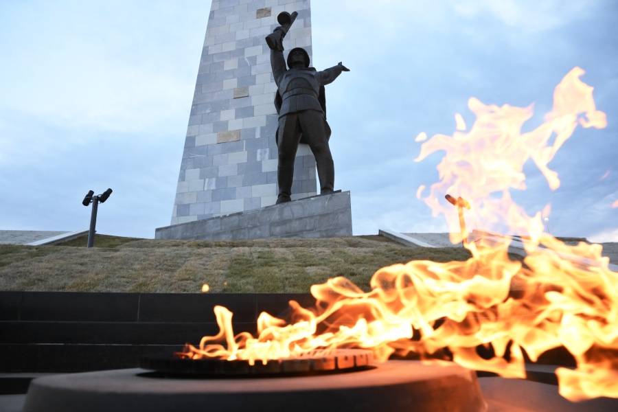  Фигура Солдата-победителя на территории мемориального комплекса «Саур-Могила». 2022 год. Фото Ильи Питалева / РИА Новости