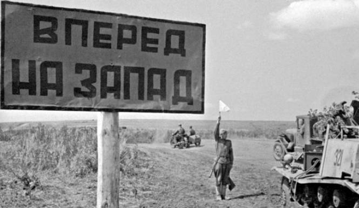На фронтовой дороге Донбасса. 1943 год. Фото Самария Гурария / РИА Новости