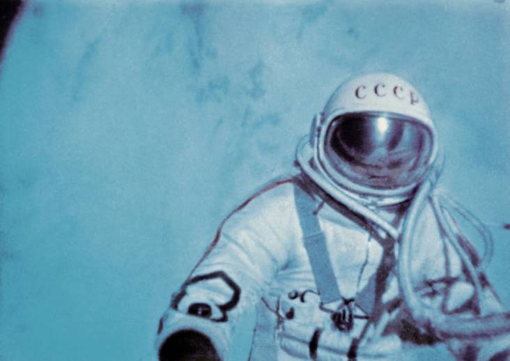  Алексей Леонов в открытом космосе. 18 марта 1965 года. Кадр из документального фильма