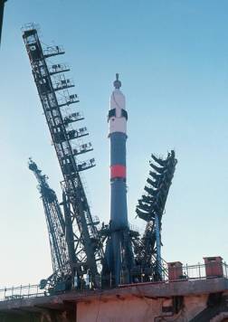 Космический корабль «Союз» на стартовой площадке. 1967 год. Фото РИА Новости