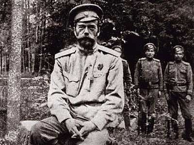 Одна из последних фотографий российского императора Николая II, сделанная перед его ссылкой в Тобольск в августе 1917 года