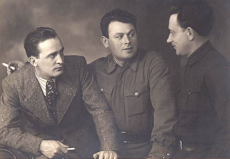 Военные фотокорреспонденты Павел Трошкин, Михаил Бернштейн, Виктор Тёмин. Москва. 1939 год