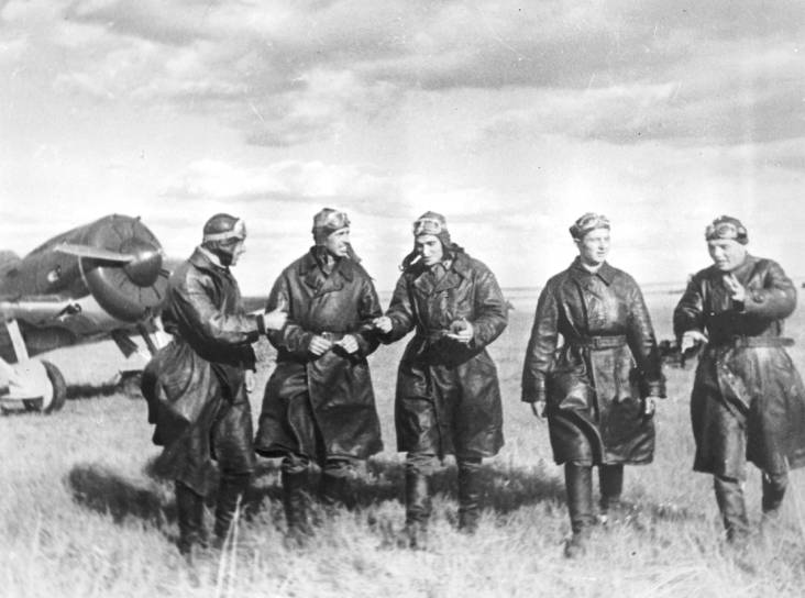 Советские летчики — участники боёв на Халхин-Голе. Монголия. 1939 год. Фото Павла Трошкина