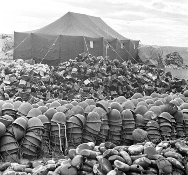 Трофеи после боёв на Халхин-Голе. Монголия. 1939 год. Фото Павла Трошкина