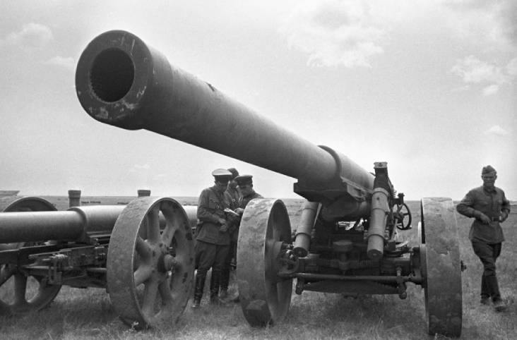 Трофейные японские артиллерийские орудия в районе реки Халхин-Гол. Монголия. 1939 год. Фото Павла Трошкина