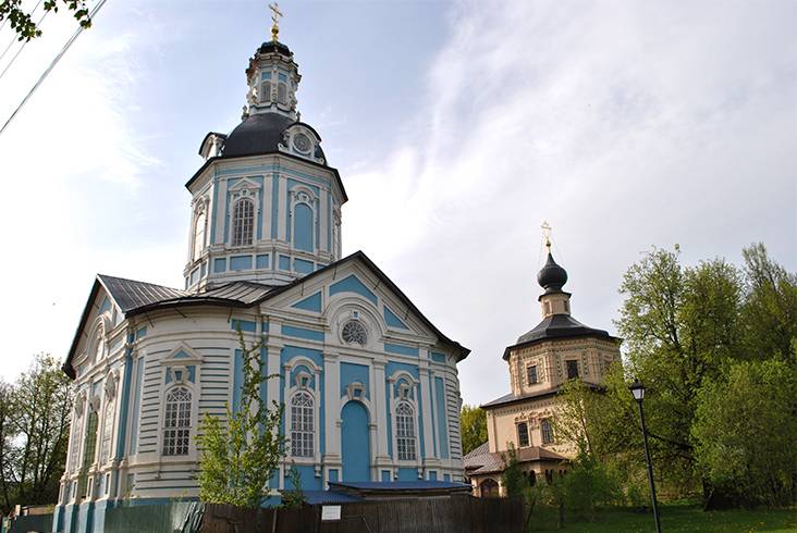 Покровская и Никольская церкви Свято-Тихоновского монастыря. Торопец. 2024 год